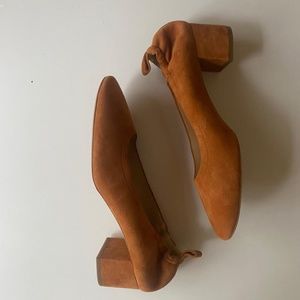 Everlane Day Heel in Almond Suede - Size 8